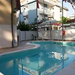 Ξενοδοχείο Aron 3*