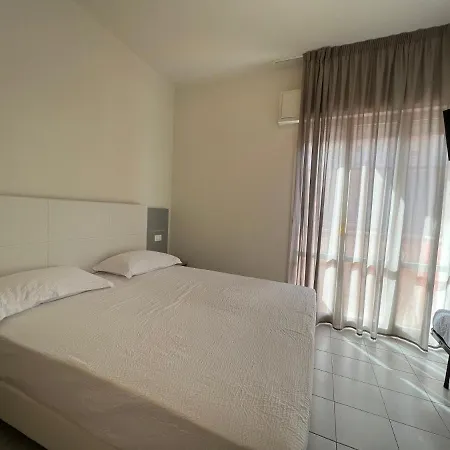 Aron Hotel