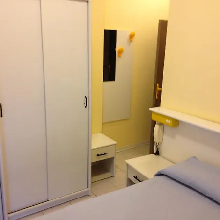 Aron Hotel 3*