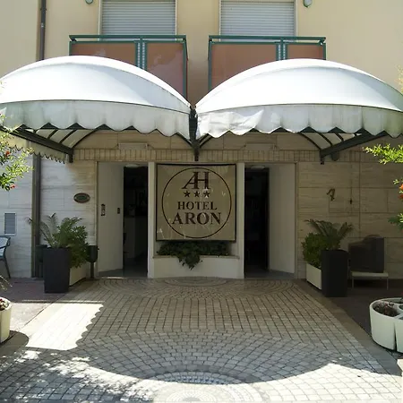 Aron Hotel 3*