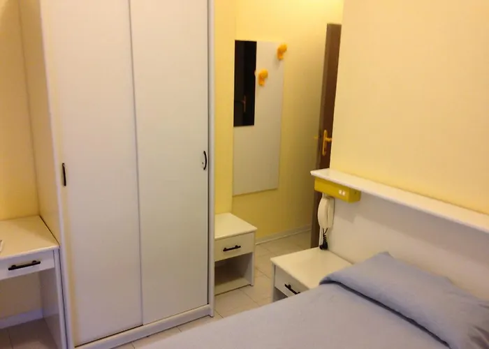 Aron Hotel 3*