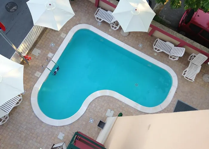 Aron Hotel