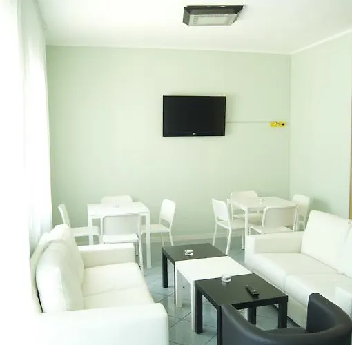 Aron Hotel 3*